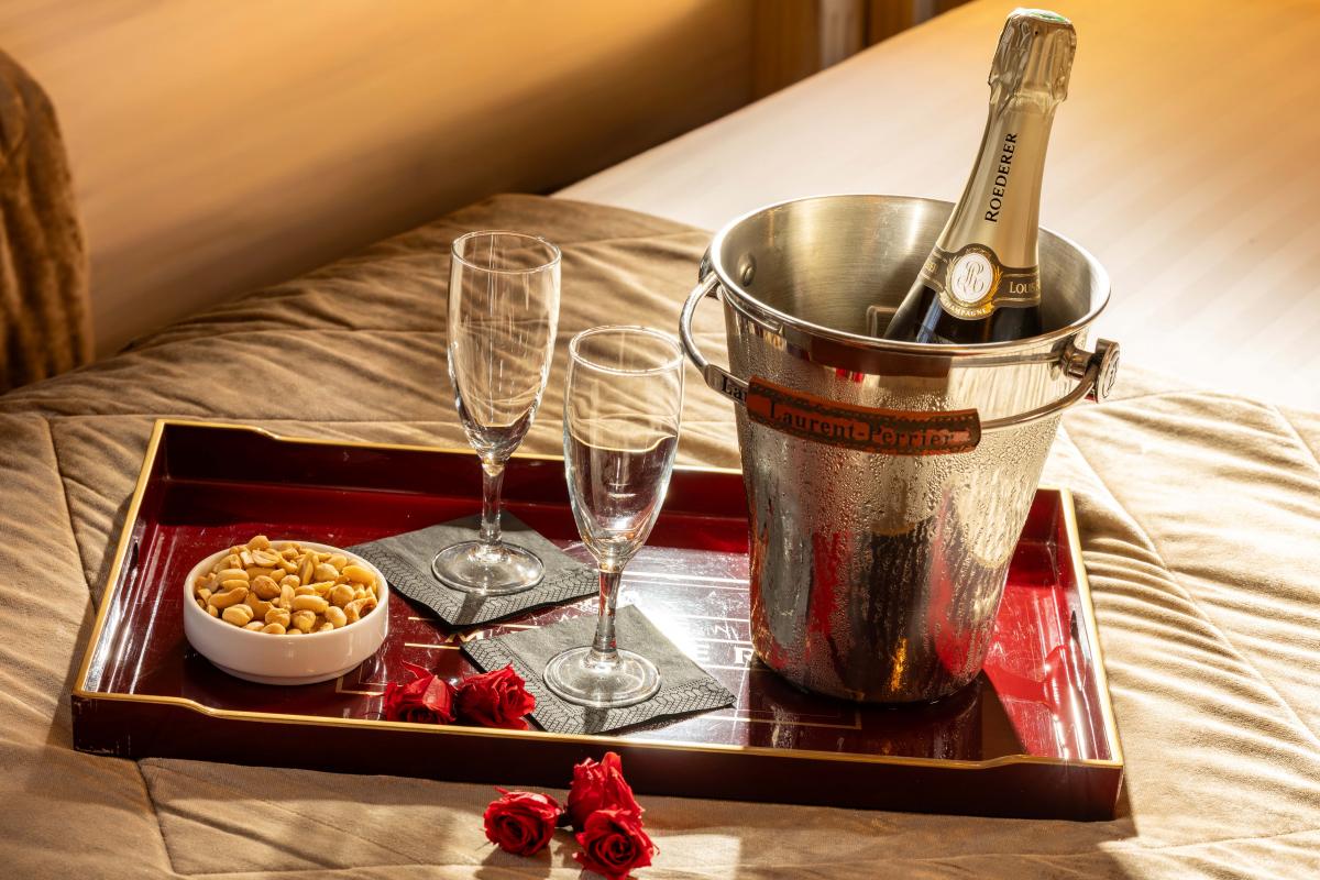 ROOM SERVICE